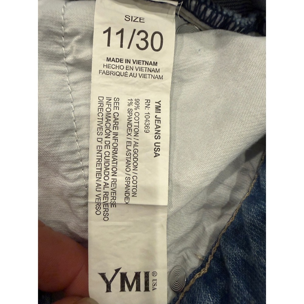 YMI Jeans USA Distressed Denim Shorts Light Wash Frayed Hem‎ Size 11/30 S307199 - Picture 5 of 7
